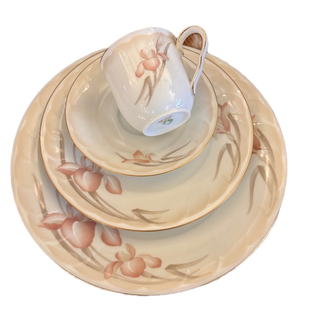 Vintage 80s Noritake Ireland 3360 Sonata Floral Dinnerware Set - Cream and Pink